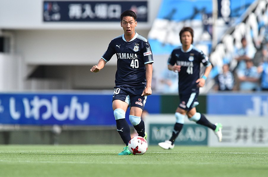 俊輔が頭脳なら、川辺駿は心臓だ。「自分が中心なのが一番いい」<Number Web> photograph by J.LEAGUE PHOTOS