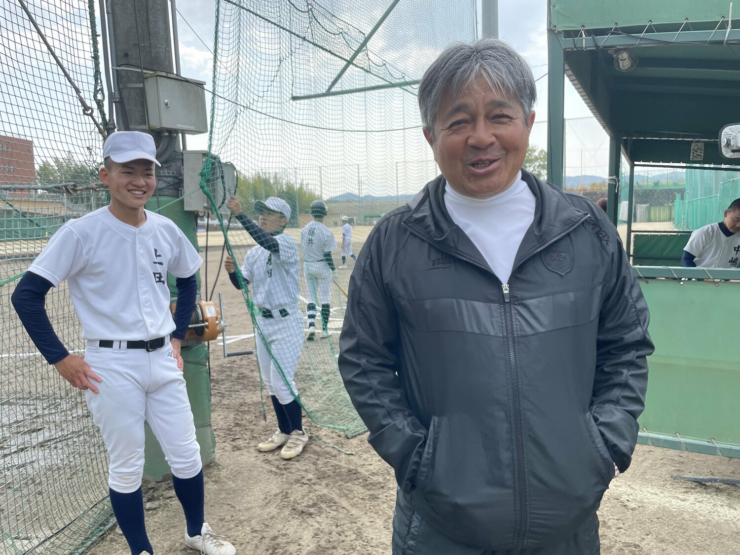 高校生を指導する日々を過ごす遠山奬志　©︎NumberWeb