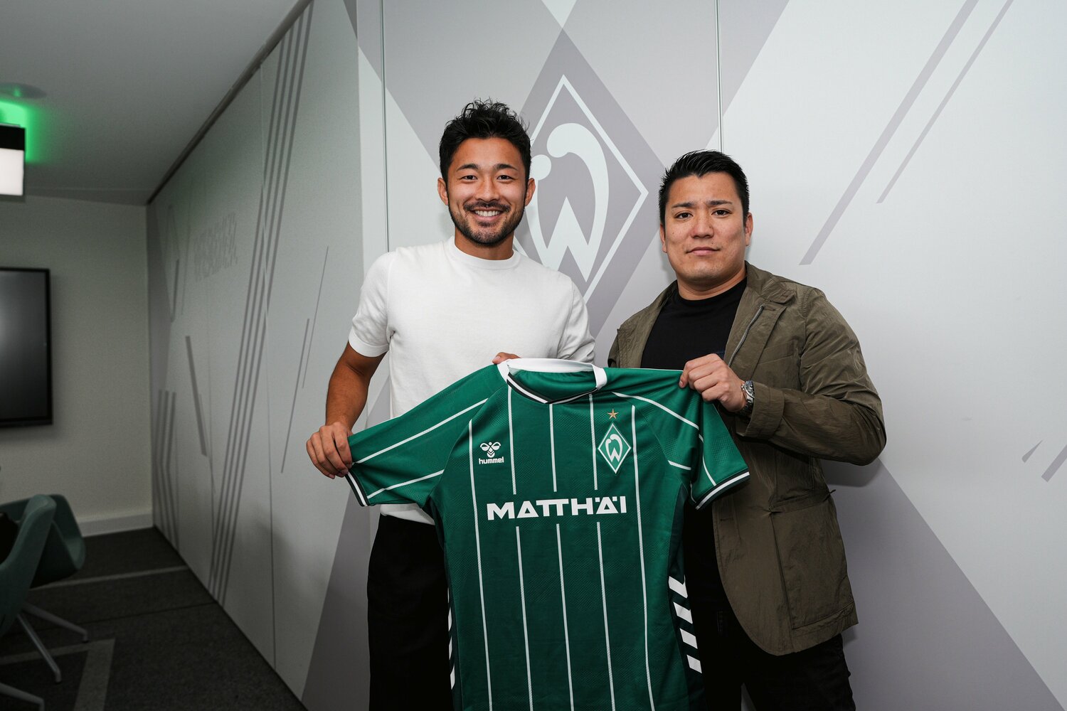 8月26日、英2部サウサンプトンから独1部ブレーメンへ移籍した菅原由勢（25歳）。期限が迫るなか、龍後は1年間の買い取りオプション付きレンタル移籍をまとめた