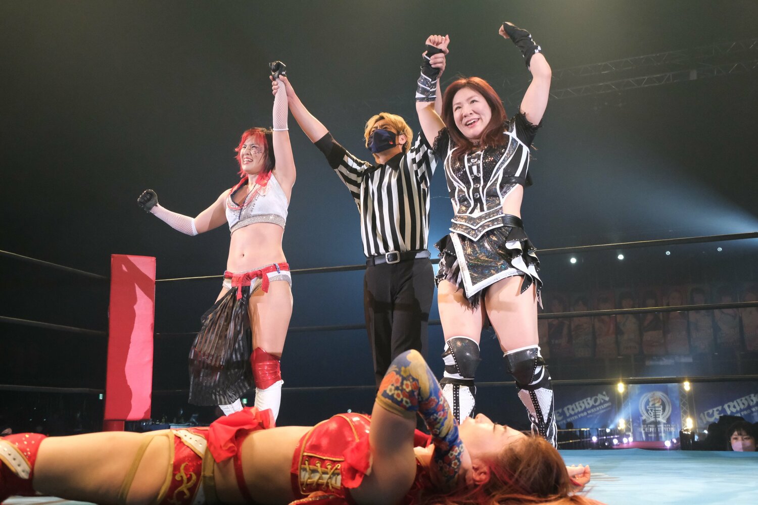 最後はフォール負け。勝った志田のフェイスペイントには「未来へ」の文字 ©Norihiro Hashimoto