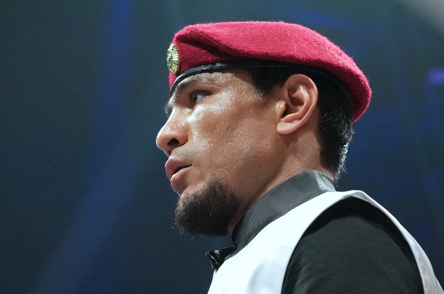 井上尚弥の“エグいアッパー”でアフマダリエフの顔がグシャリ…カメラマンがとらえた決定的瞬間「もう、ダメだ…」リングサイドで見た“敗者の絶望”＜Number Web＞ photograph by Naoki Fukuda