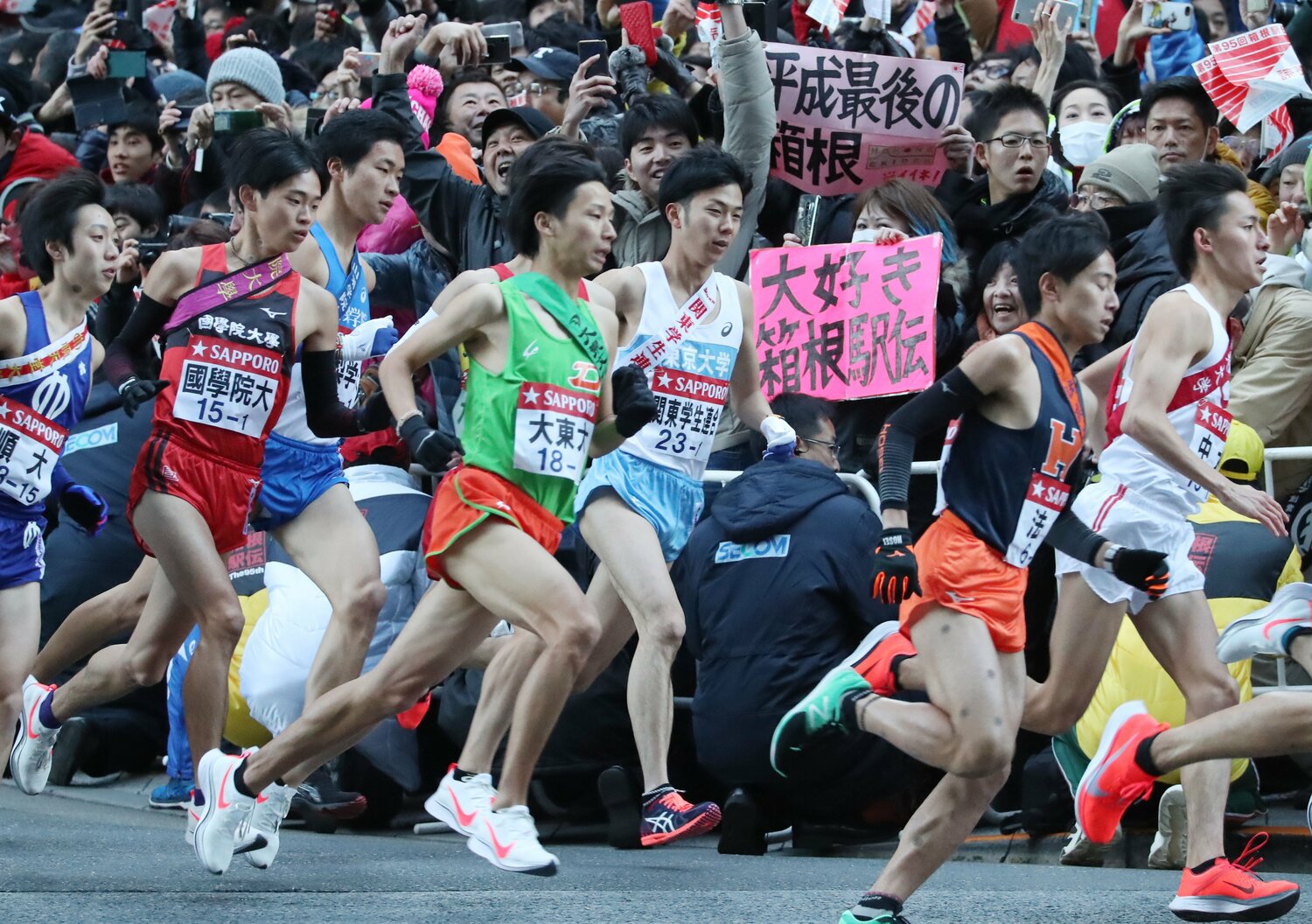 2019年、学連選抜として1区を走る東京大学時代の近藤(中央) ©JIJI PRESS