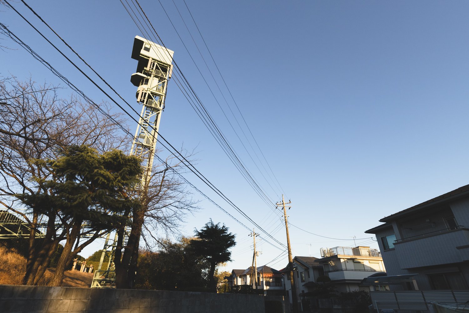 中山競馬場のパトロールタワー。ここから変な走り方をしている馬がいないかなどを見る