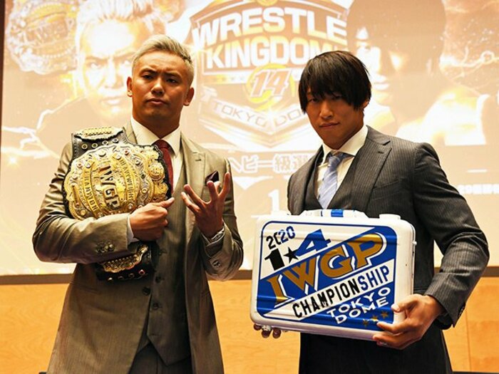 オカダ・カズチカと飯伏幸太の計画。ベルトをめぐる金と銀のメダル論争。＜Number Web＞ photograph by Essei Hara