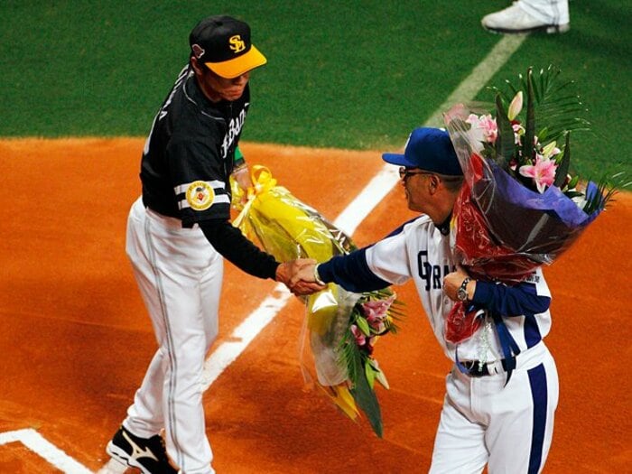 圧倒的不利の下馬評を覆す落合采配。王道vs.覇道の歴史は繰り返すのか?<Number Web> photograph by Tamon Matsuzono