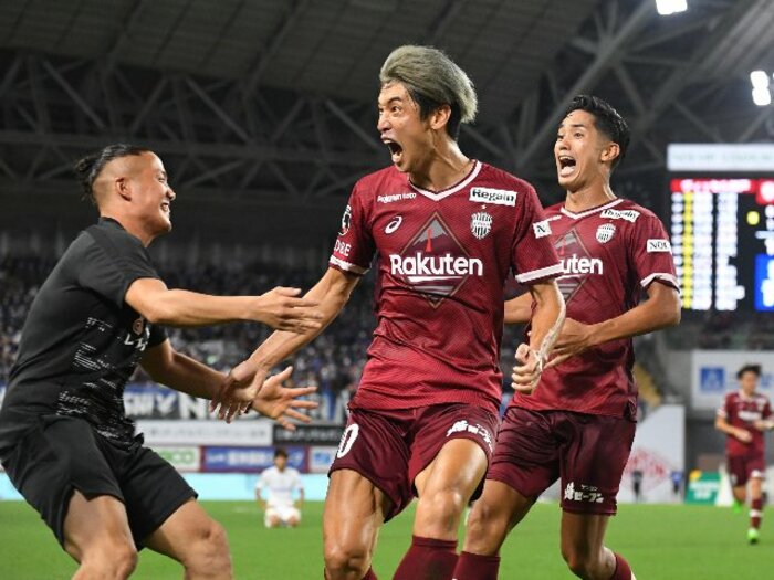 大迫勇也の“半端ないメンタル”が崖っぷちの神戸を蘇らせた…J1残留を争う激闘でカメラマンがとらえた決定的瞬間「PK蹴る気満々だ」＜Number Web＞ photograph by Masashi Hara