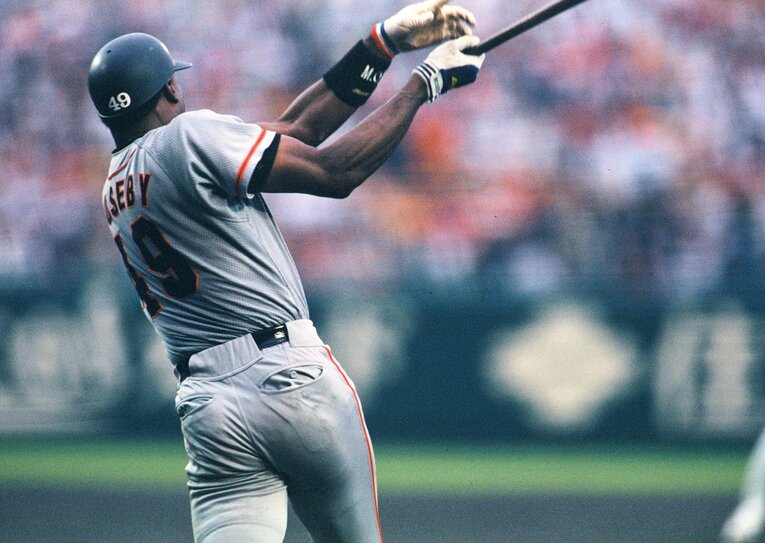 クロマティと同じ背番号49を背負ったモスビー　©BUNGEISHUNJU