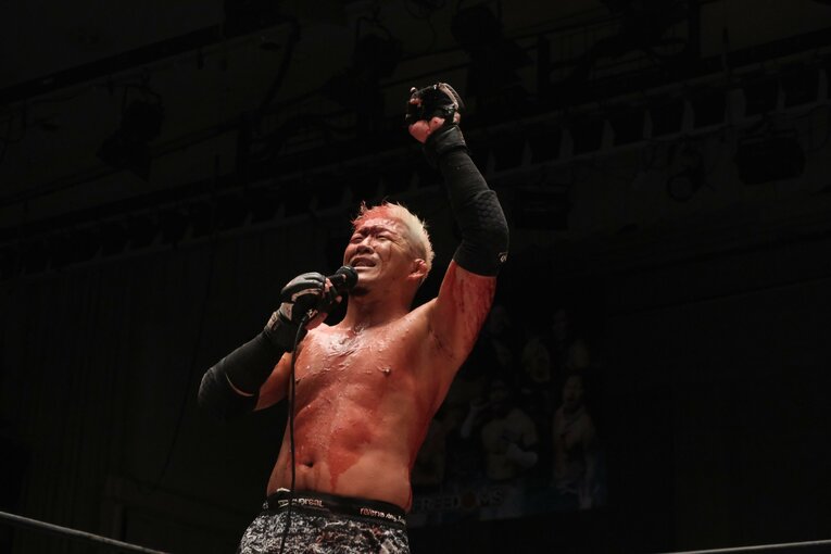 「デスマッチ・イズ・マイライフ」妻の急死を乗り越えた“クレイジー・キッド”竹田誠志の決意「蛍光灯やカミソリで傷つけ…でもそれが生きがい」(26)