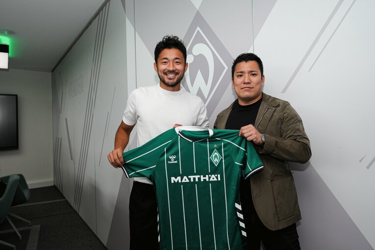 8月26日、英2部サウサンプトンから独1部ブレーメンへ移籍した菅原由勢（25歳）。期限が迫るなか、龍後は1年間の買い取りオプション付きレンタル移籍をまとめた