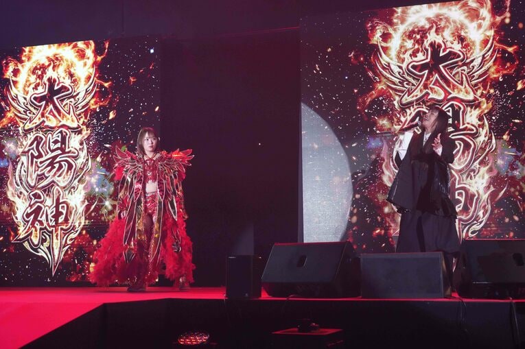 島谷ひとみが歌う「太陽神」で入場するSareee　©Essei Hara