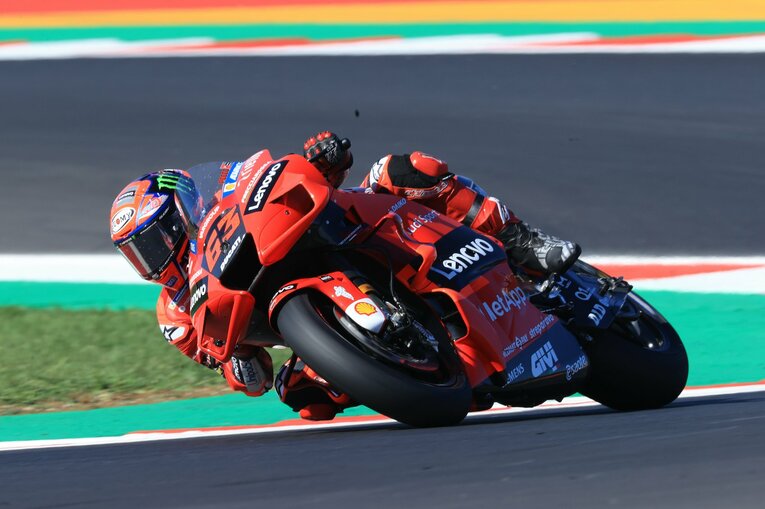 photograph by Satoshi Endo