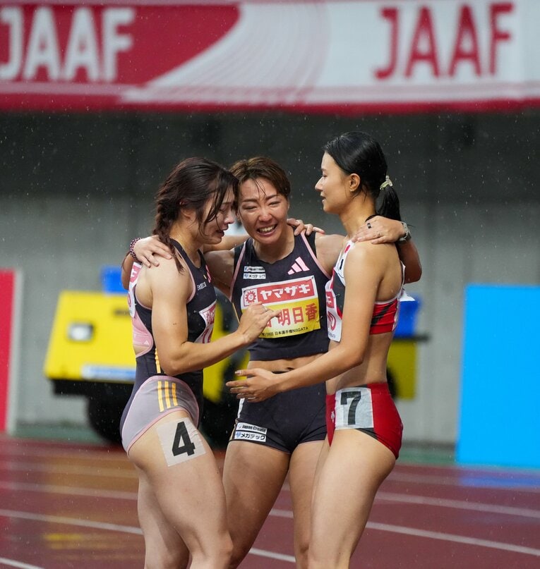 日本選手権で優勝した福部（左）、3位の寺田（中）ら五輪出場を争うライバルも多かった　©Satoshi Wada