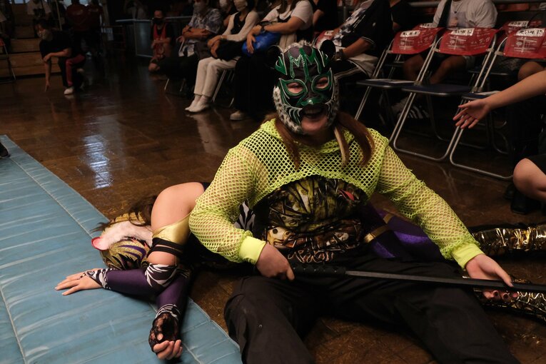 タイガー・クイーンを激怒させた“ヒール殺法”…乱入に凶器攻撃、待望のライバルは何でもありの“闇の軍団”？(63)