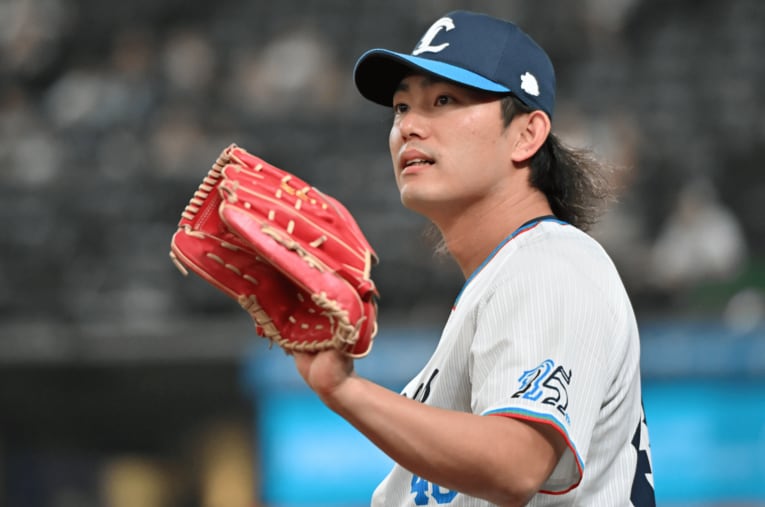 ヒューストン・アストロズと3年契約を結んだ今井達也（右）。日本時間6日午前4時に入団会見を行う ／ photograph by Hideki Sugiyama