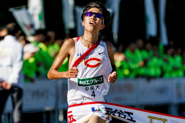 全日本大学駅伝8区、中大アンカーの阿部陽樹（4年）。昨年は総合4位だったが、今年は総合12位でシード権を逃した ／ photograph by Kiichi Matsumoto