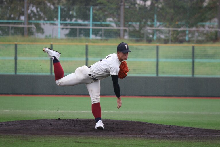 大阪桐蔭のエースを務める2年生の吉岡　©Fumi Sawai