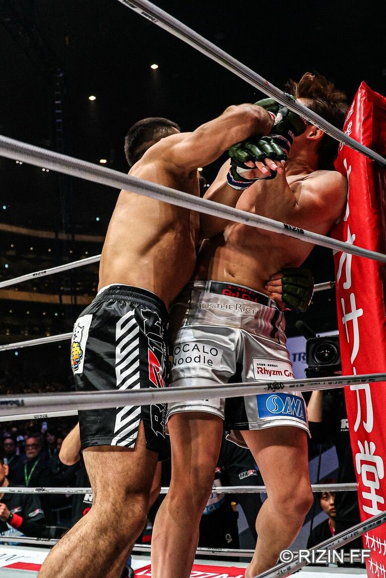 朝倉未来vsシェイドゥラエフ【スワイプするとそのほかの写真もご覧になれます】　©RIZIN FF