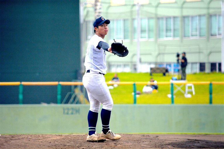 マウンドに立つ末吉　©Takarin Matsunaga