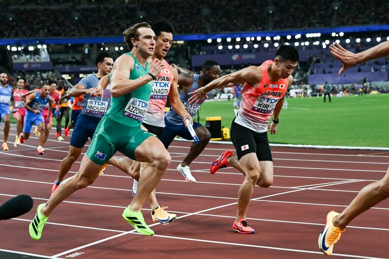 2走・柳田から3走・桐生へのバトンパス　©Nanae Suzuki