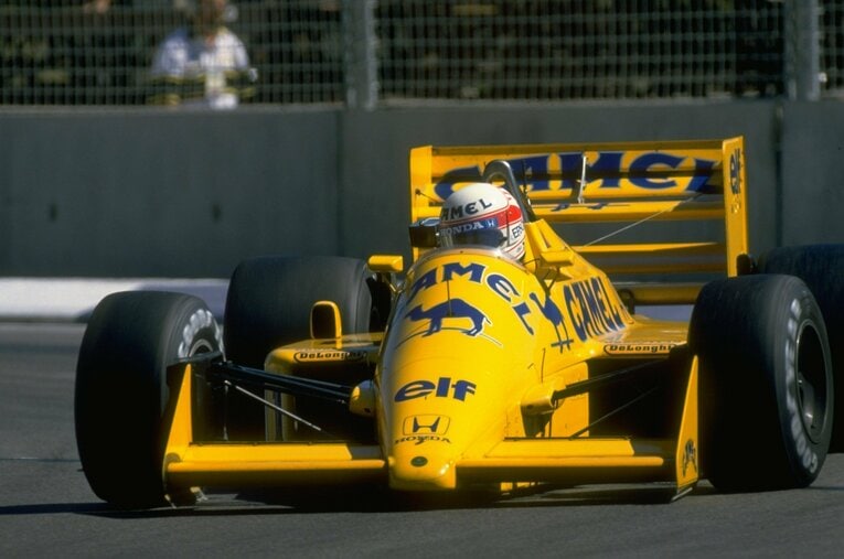 1987年のロータス・ホンダを駆る中嶋悟。日本人として初めてF1にフル参戦し、レースでの最高位は4位だった ／ photograph by Getty Images