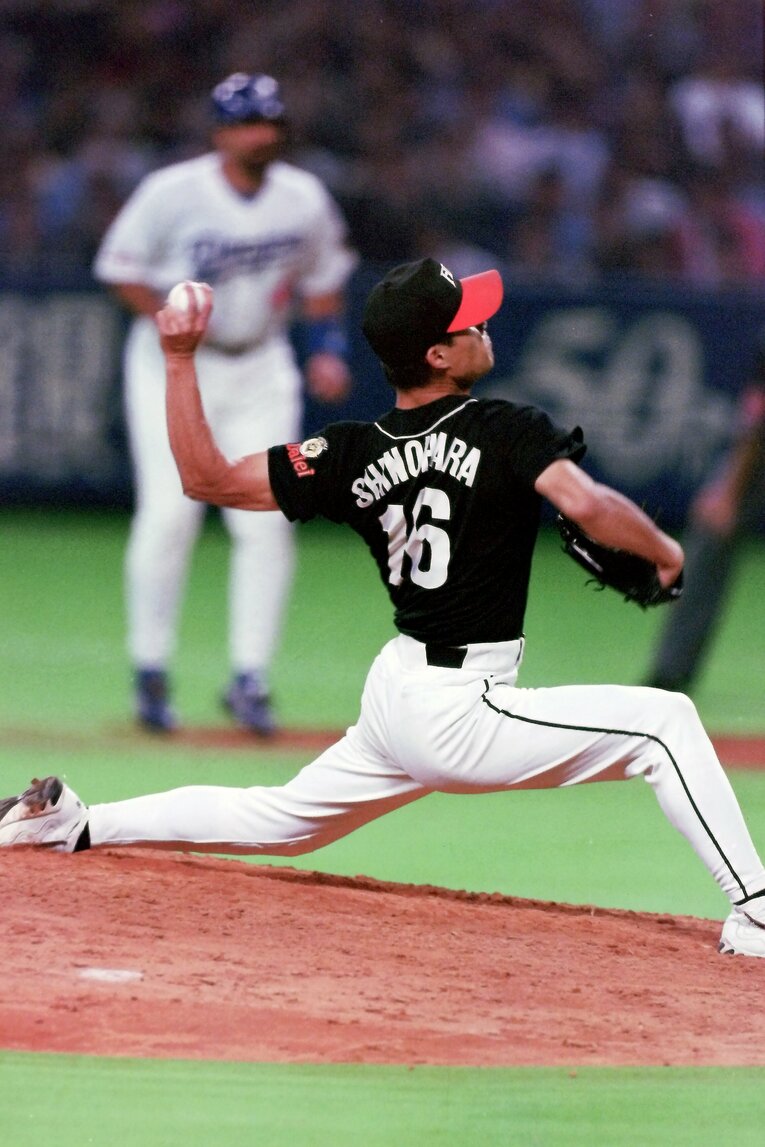 無安打投球だった永井に代打を出し、「勝利の方程式」篠原を投入する　©Naoya Sanuki