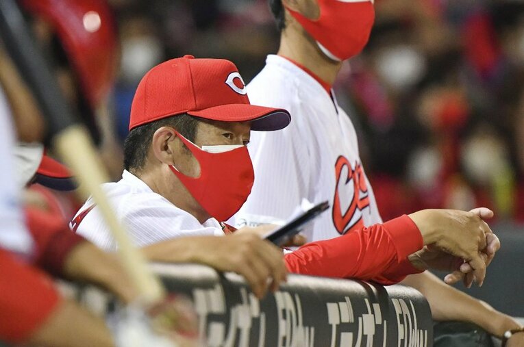 カープ19代目の指揮官として、2020年からチームを率いる佐々岡監督。3年目の集大成としてCS進出はなるか ／ photograph by KYODO