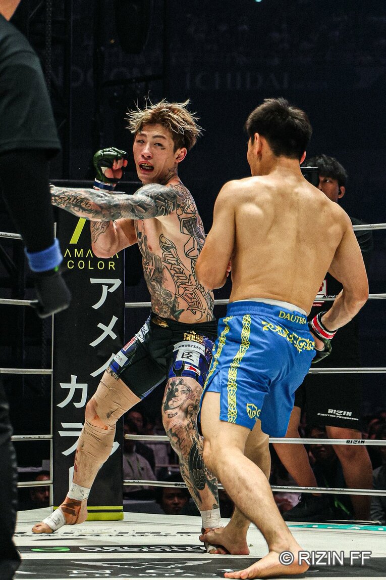 『超RIZIN.5』平本蓮vs.カルシャガ・ダウトベック　©RIZIN FF