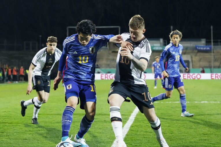 「CLやELに出ているドイツ有望株のフィジカルに負けず…」パリ世代日本代表を撮って感じた“肉体とハートの充実ぶり”(63)