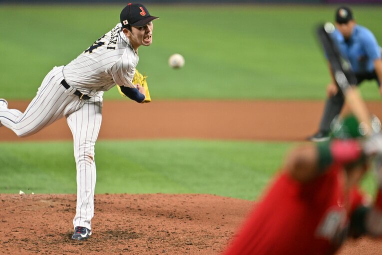 準決勝・メキシコ戦で力投する佐々木　©︎Naoya Sanuki 