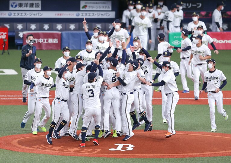 2021年、オリックス優勝の瞬間。25年ぶりのパ・リーグ制覇だった　©︎JIJI PRESS