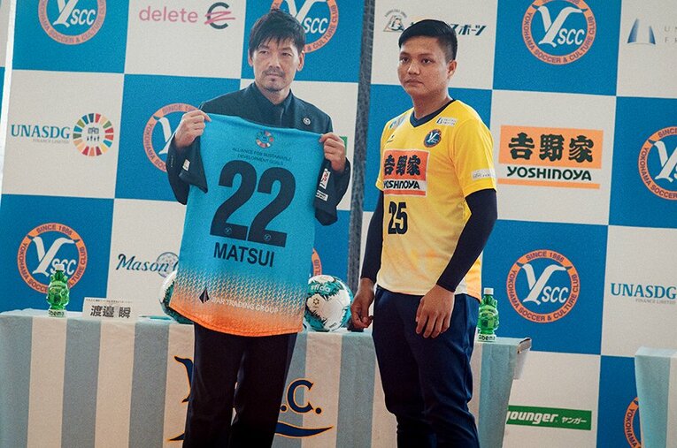 加入会見での松井とピエリアン　©Kentaro Takahashi