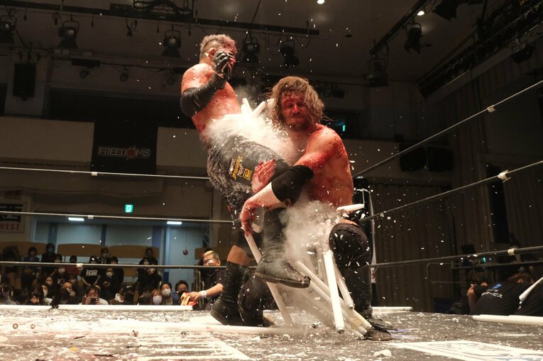 「デスマッチ・イズ・マイライフ」妻の急死を乗り越えた“クレイジー・キッド”竹田誠志の決意「蛍光灯やカミソリで傷つけ…でもそれが生きがい」(71)