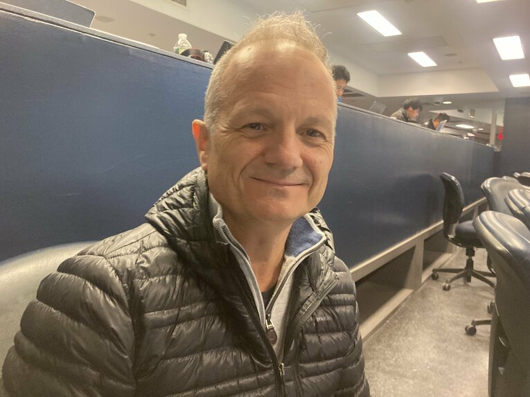 『ニューズデイ』デビッド・レノン記者。30年近くMLBを追うベテラン記者でも驚きを隠せない様子だった　©Daisuke Sugiura