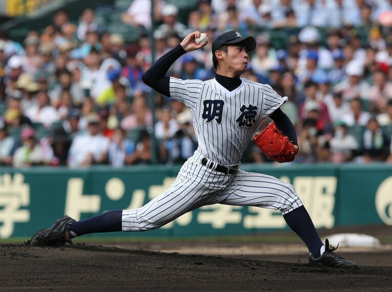 3年夏、岡本和真を擁する智弁学園相手に好投する岸潤一郎　©︎Sankei Shimbun