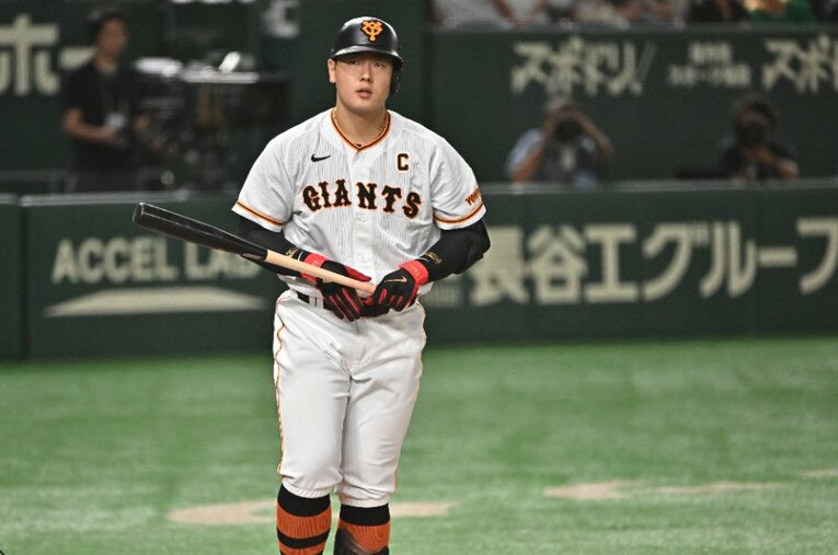 現在ホームラン20本でトップを走るも、坂本離脱後はペースを落としている岡本　©︎Hideki Sugiyama