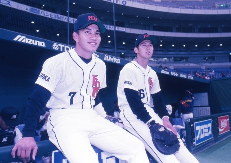 1997年、ルーキー時代の井口資仁（左）と松中信彦（右）　©Hideki Sugiyama