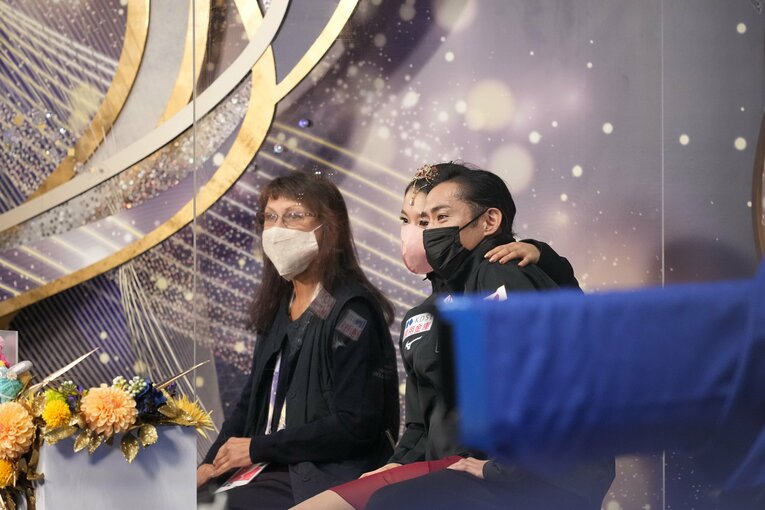 NHK杯フリーで演技を行う村元＆高橋