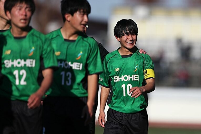 1年から10番を背負い、昨年度の選手権ではキャプテンマークを巻いて8強に貢献した須藤 ©︎AFLO