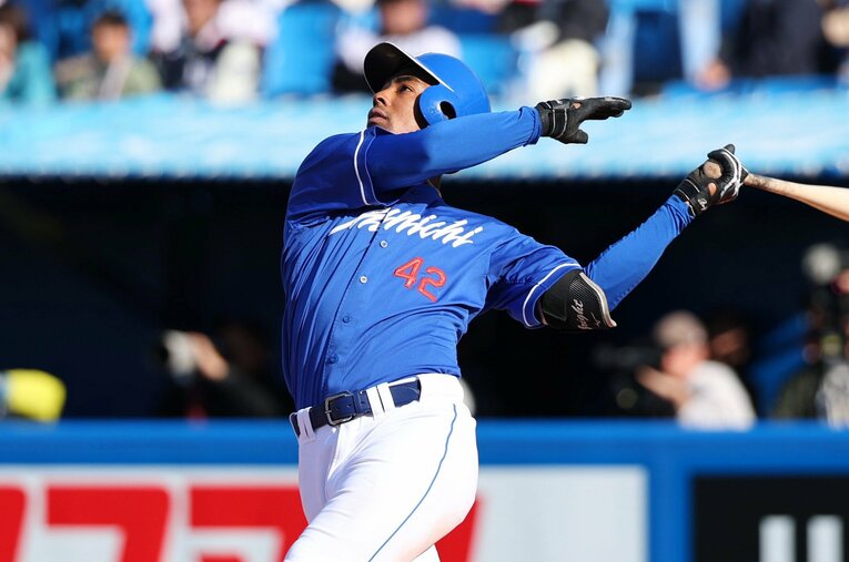 今季、徐々に覚醒の気配を漂わせている中日4年目のブライト健太。打撃不振に悩むチームを救う起爆剤となれるか ／ photograph by JIJI PRESS