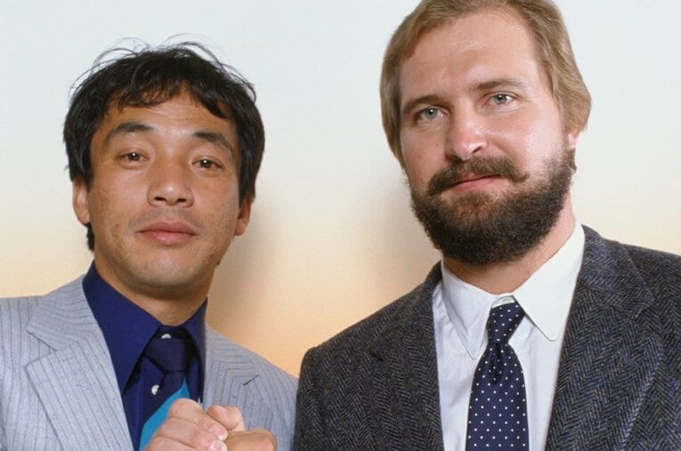 写真は1985年、パリーグ三冠王になった落合博満（ロッテ）とセリーグ三冠王のランディ・バース（阪神）。翌年も2人とも両リーグで2年連続三冠王に ／ photograph by BUNGEISHUNJU