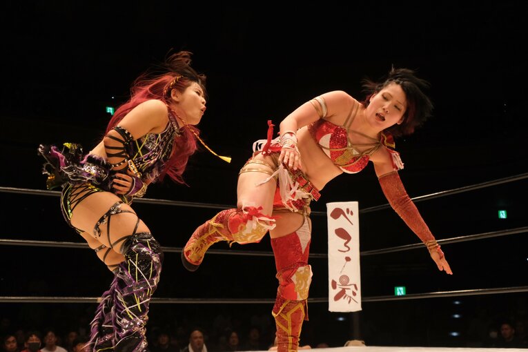 「日本スタイルも出し切った」イヨ・スカイが“WWEでは使えない大技”を…林下詩美が女子プロレス新団体で叶えた夢「今日は紫雷イオが見れた」(13)