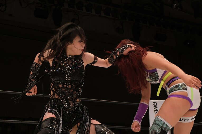 無料中継でも話題を集めた上谷沙弥vsAZM（9月27日）　©Norihiro Hashimoto