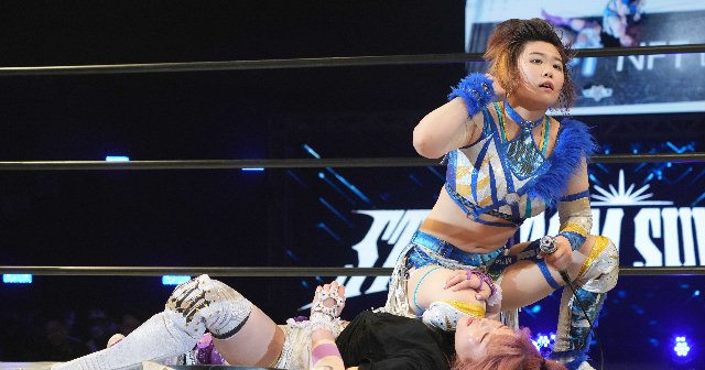 スターダム二冠王者・中野たむの顔面をケーキまみれに…白いベルトに