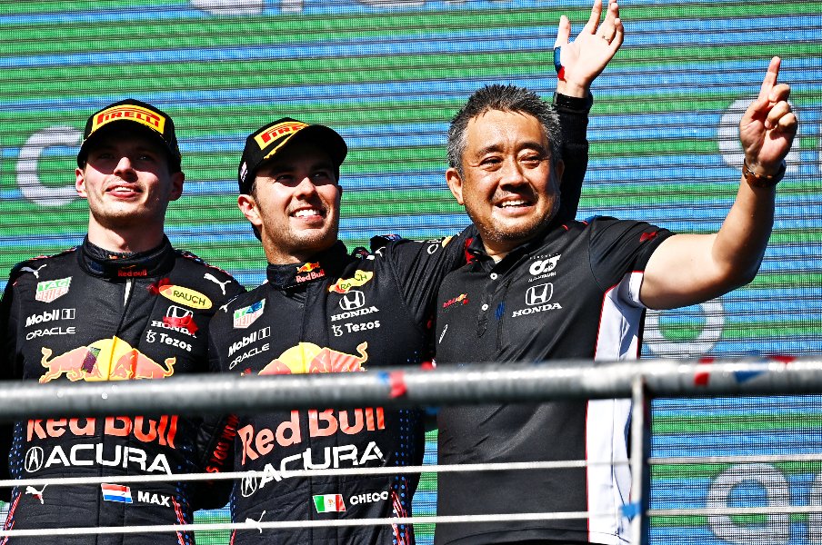 あの<夏の密会>からすべては始まった…ホンダとレッドブルを結びつけてチームを育てた、山本雅史MDの信頼を生む仕事とは<Number Web> photograph by Getty Images
