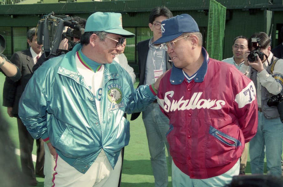 93年日本シリーズ第7戦、野村克也は黄色から“ピンクのパンツ”にはきかえた「ゲンを担いで少しでも不安が取り除かれるのなら…」<Number Web> photograph by Sankei Shimbun