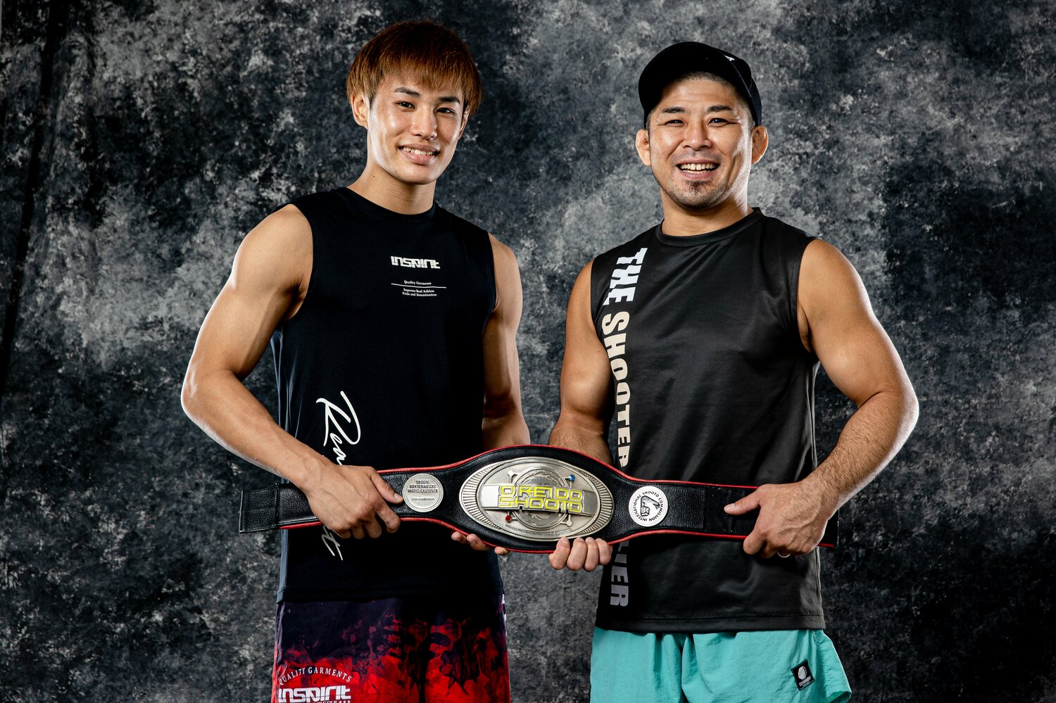 松根良太（右）と弟子の平良達郎　©Susumu Nagao