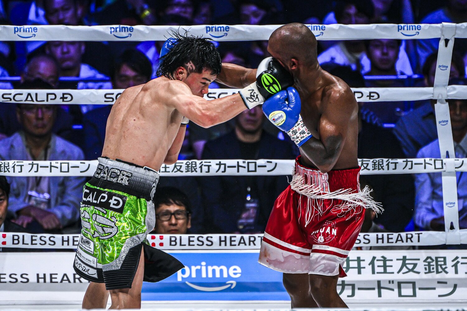 接近戦でもサンティリャンを圧倒した那須川天心　©Takuya Sugiyama