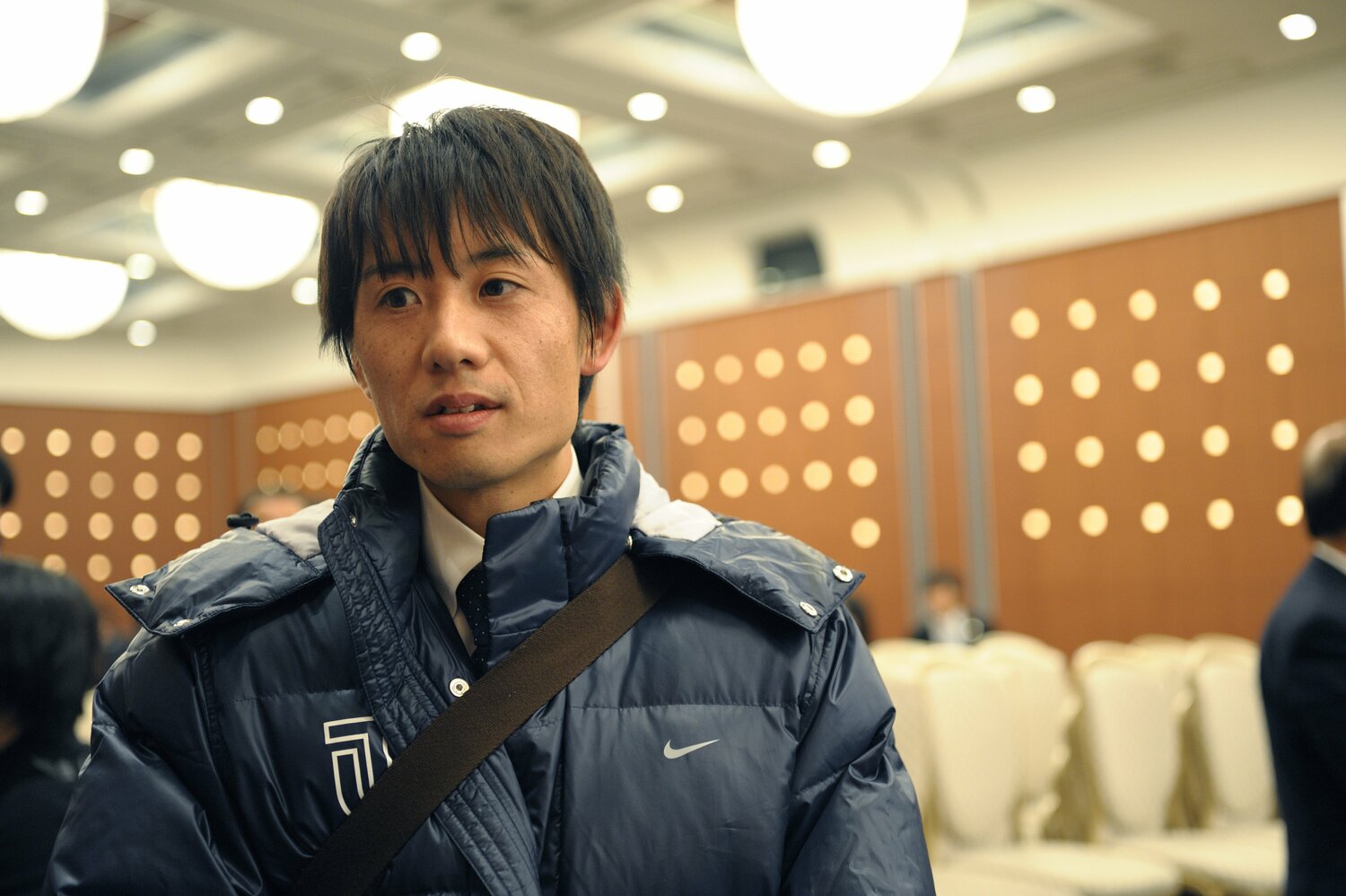 大会後、審判長に感謝を述べた酒井監督。翌年は「完全優勝」を達成した　©︎Asami Enomoto