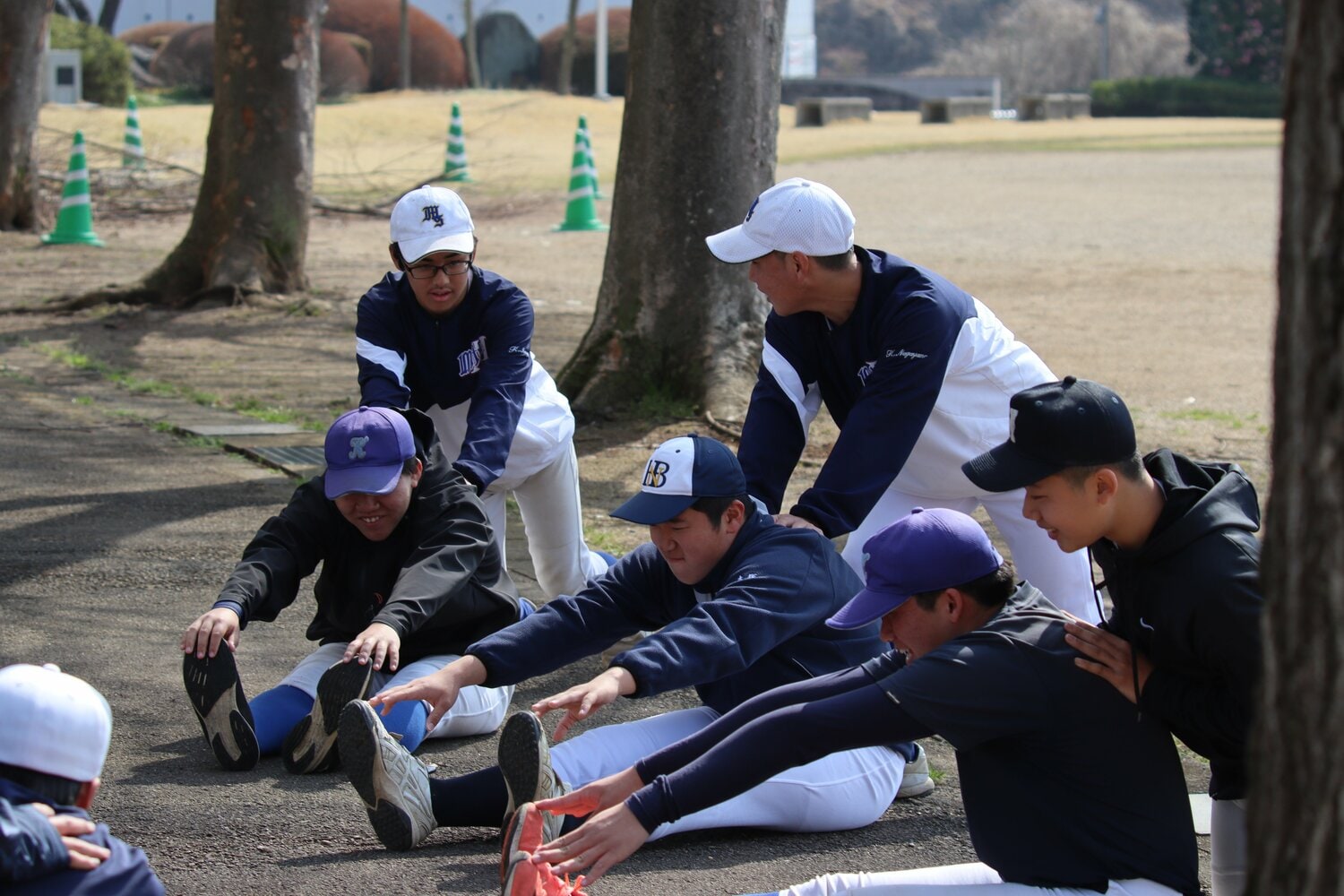 新入生を迎えての初練習で体を温める水戸三の選手たち（2025年4月撮影） ©Yuki Kashimoto 