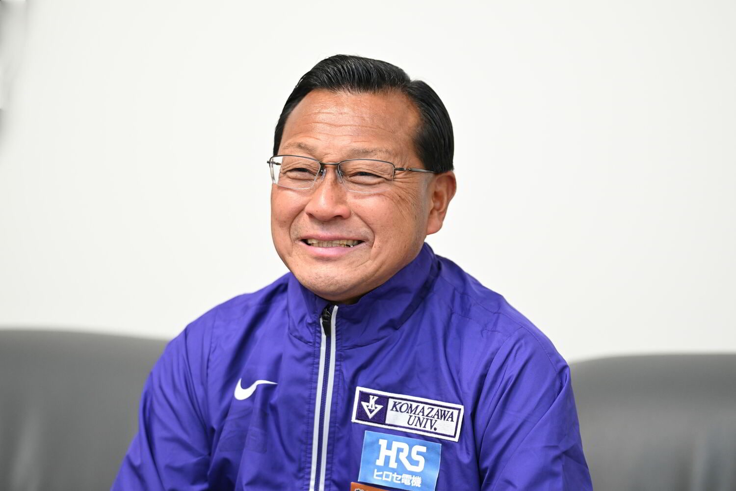 インタビューに答える大八木弘明総監督　©Keiji Ishikawa